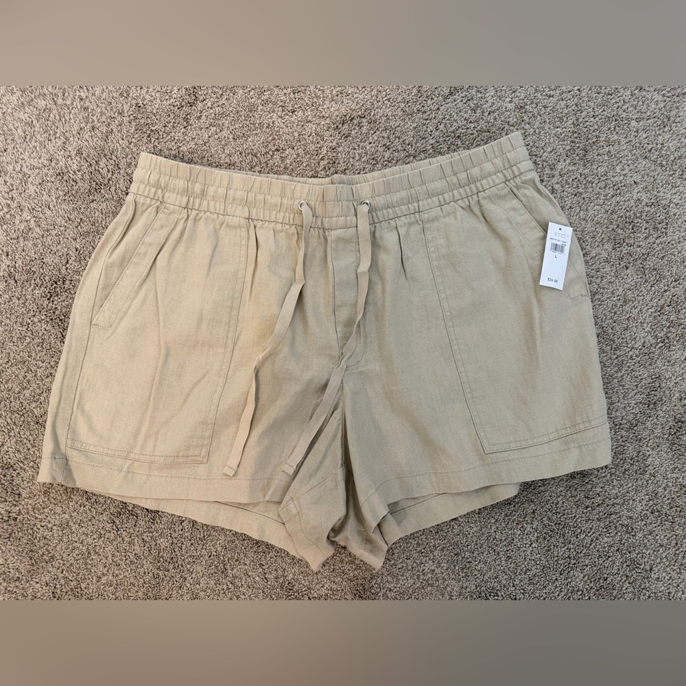 GAP Women's Beige Cargo Shorts